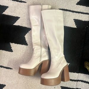 Urban Outfitters Noreen Platform Boots in Cream Size 7